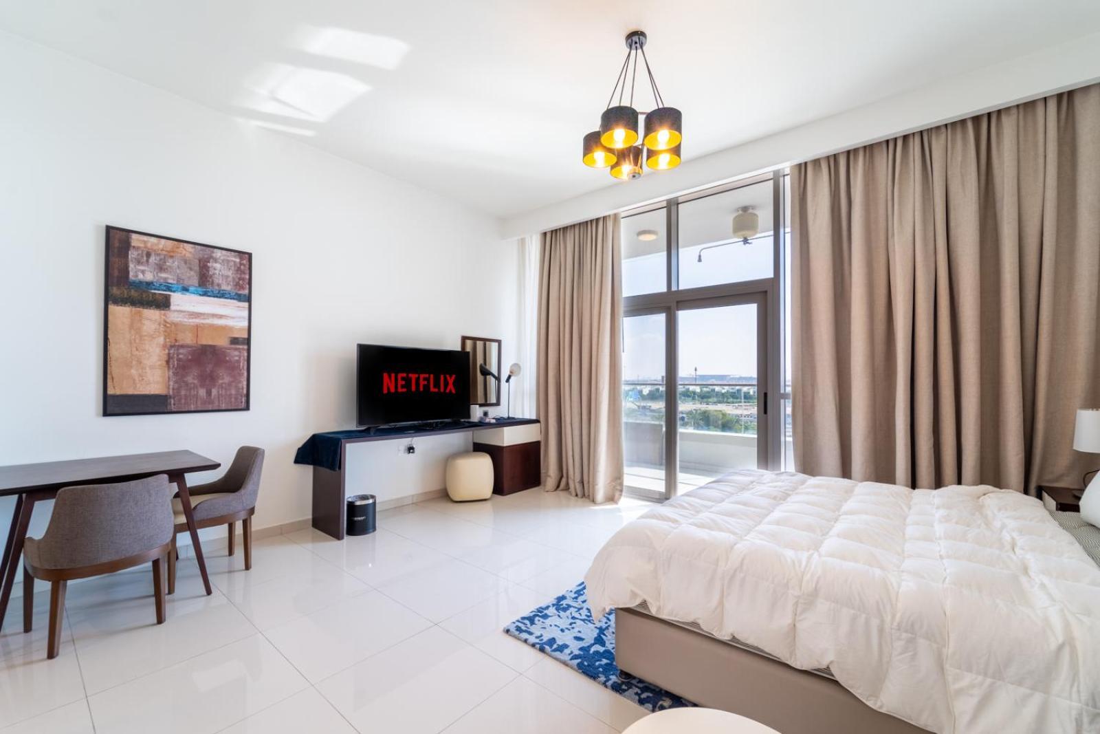 Huge In Business Bay With Jacuzzi Access 17 Minutes To Trade Fair