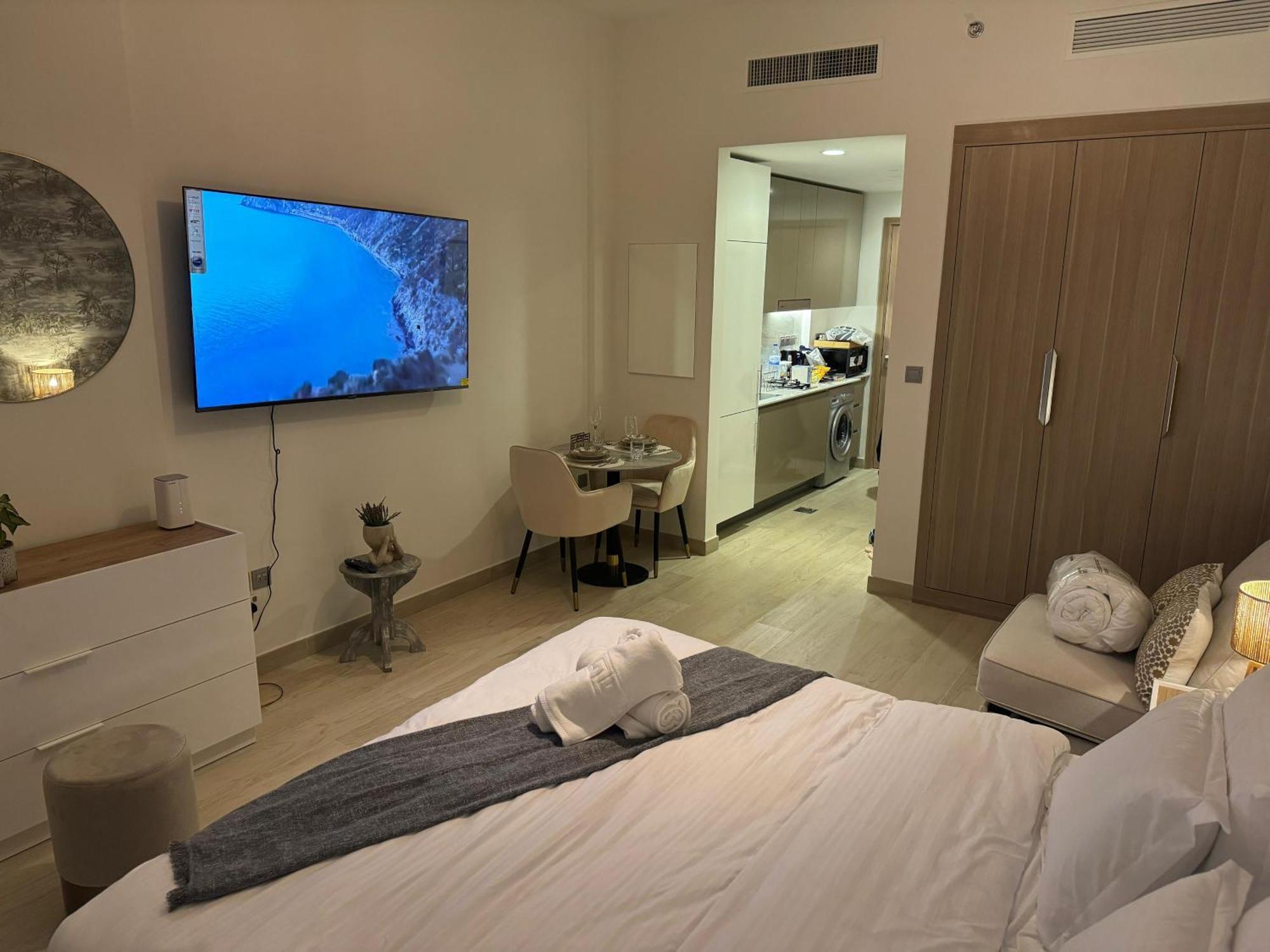 Dvr In Azizi Riviera