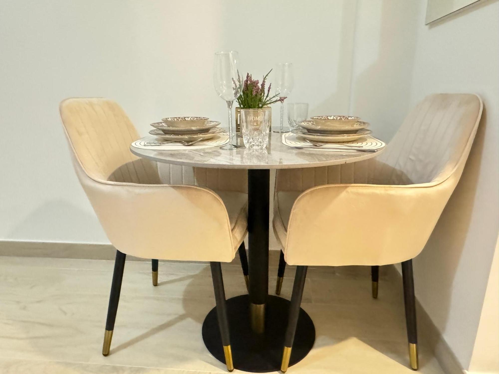 Apartment Dvr In Azizi Riviera