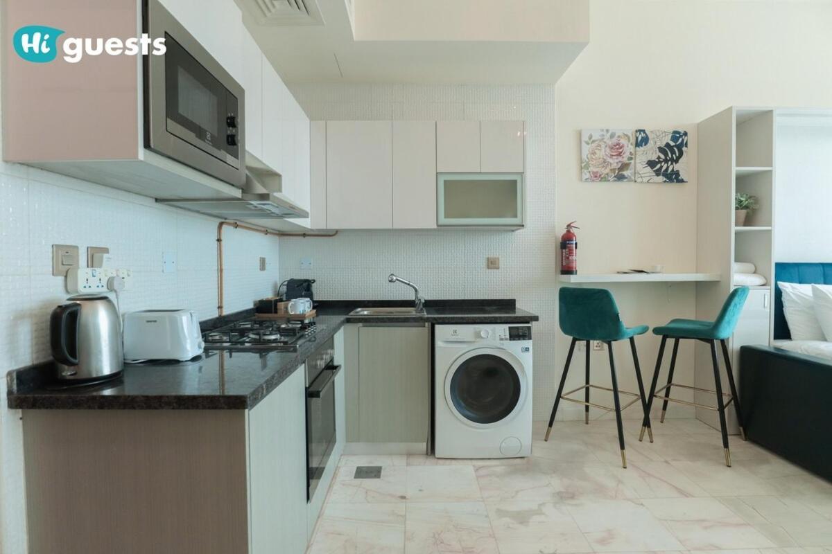 Higuests - Elegant Retreat In Business Bay Apartment