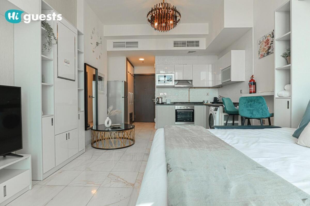Higuests - Elegant Retreat In Business Bay Apartment