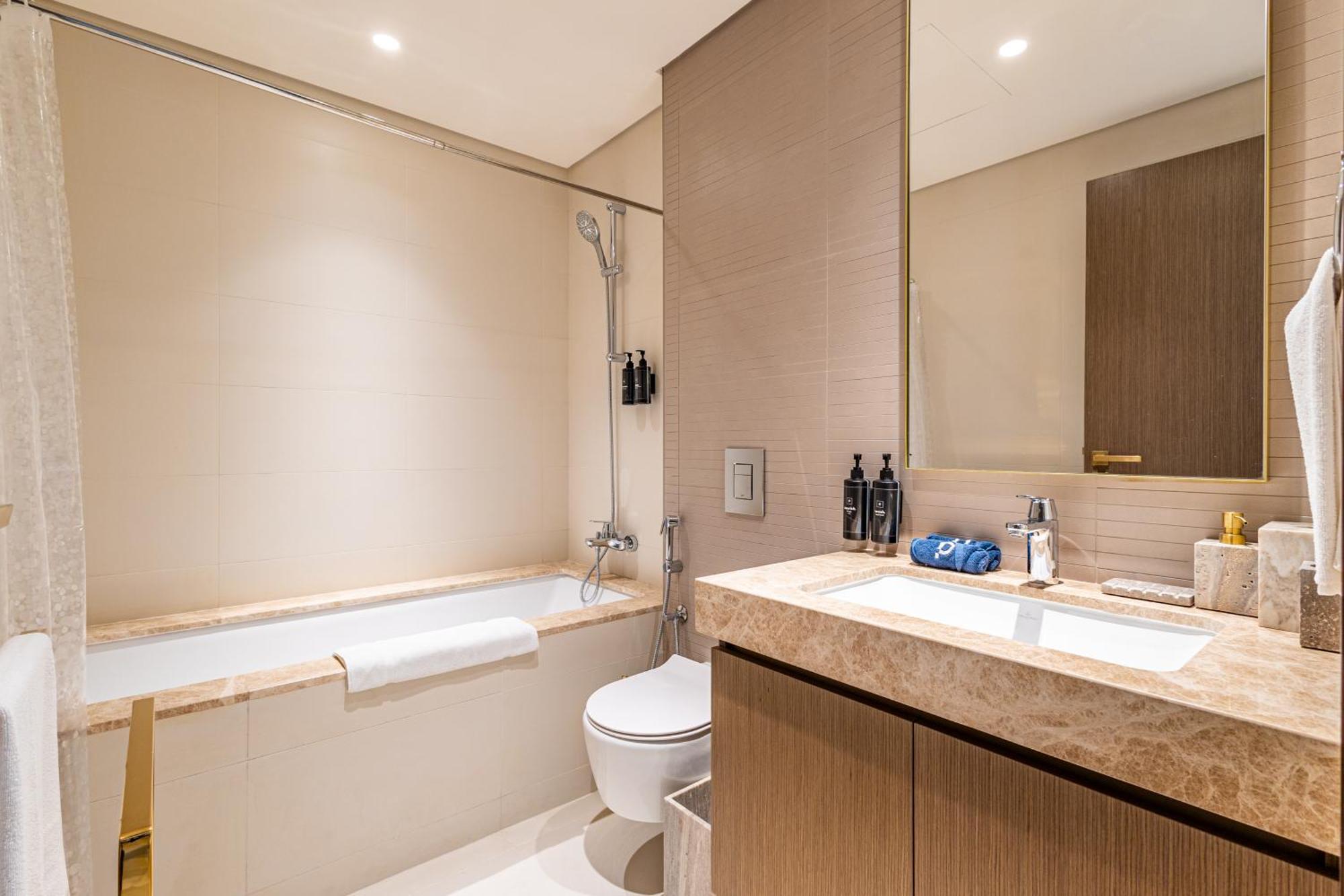 Lux Designer 2br - Grand Bleu - Waterfront Living *