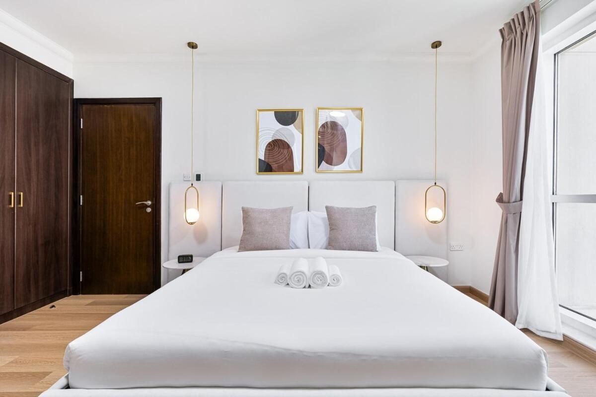 Stunning 1br Haven With Canal Views, Gym And Pool *