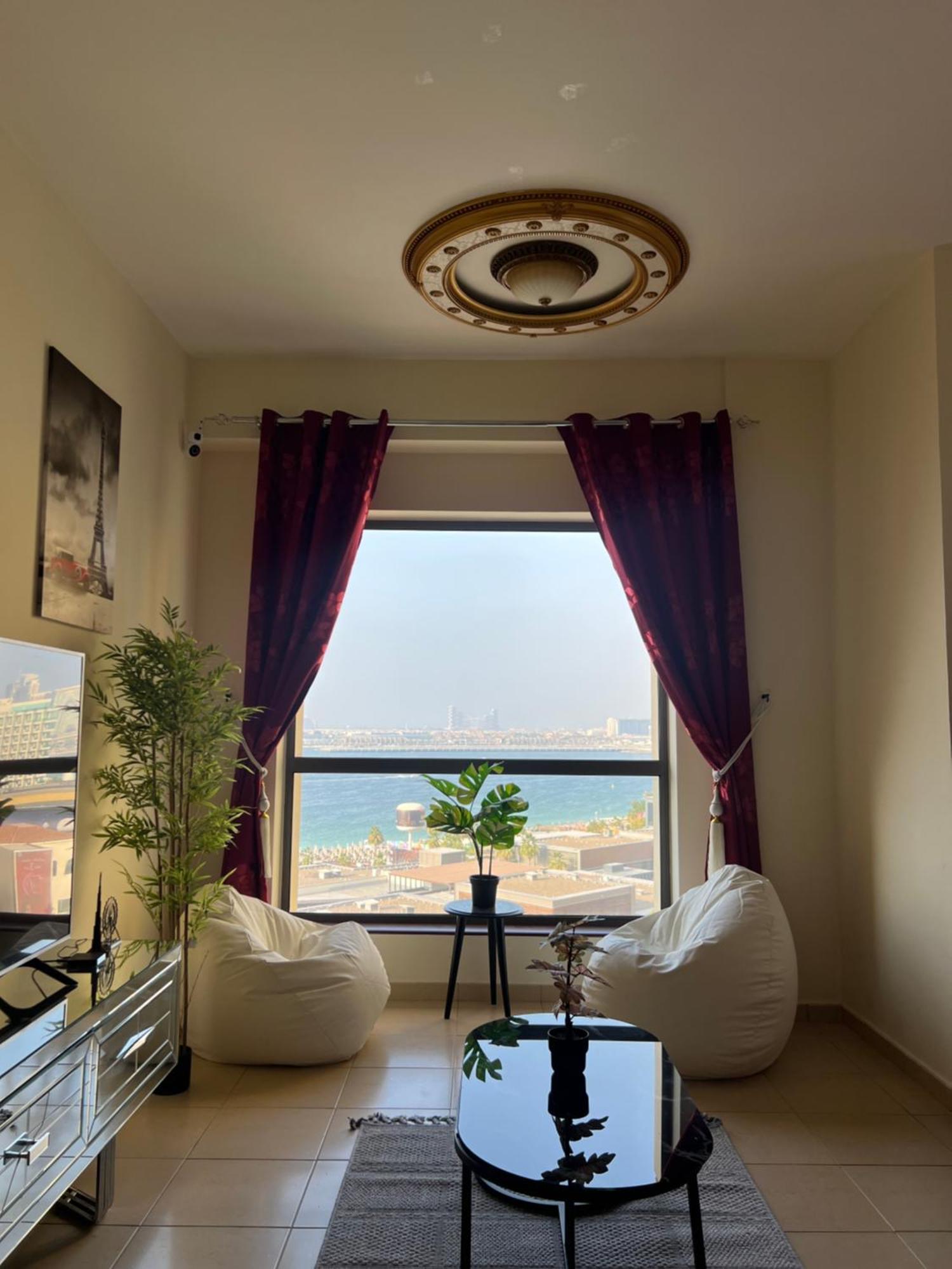 Sea Shell Jbr Capsule hotel