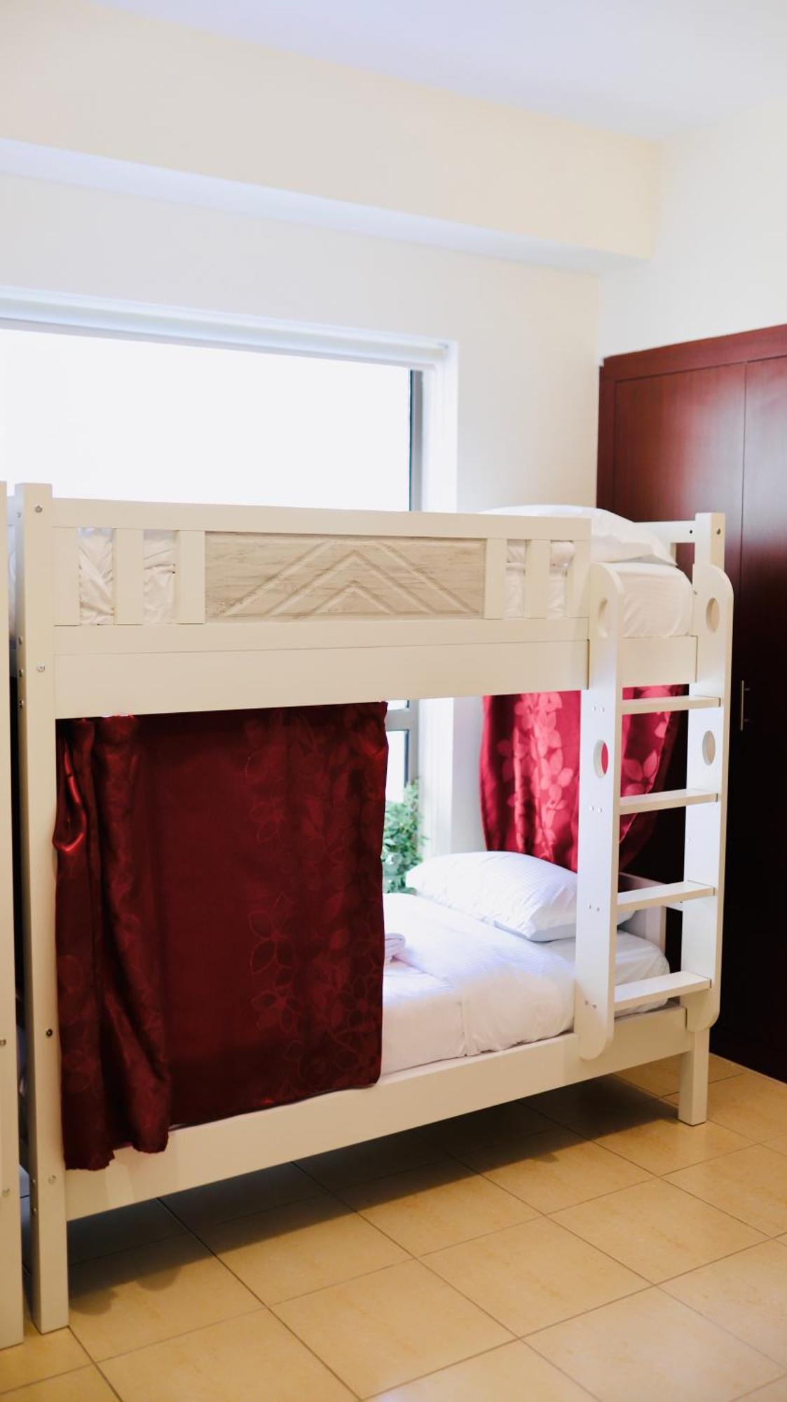 Sea Shell Jbr Capsule hotel *