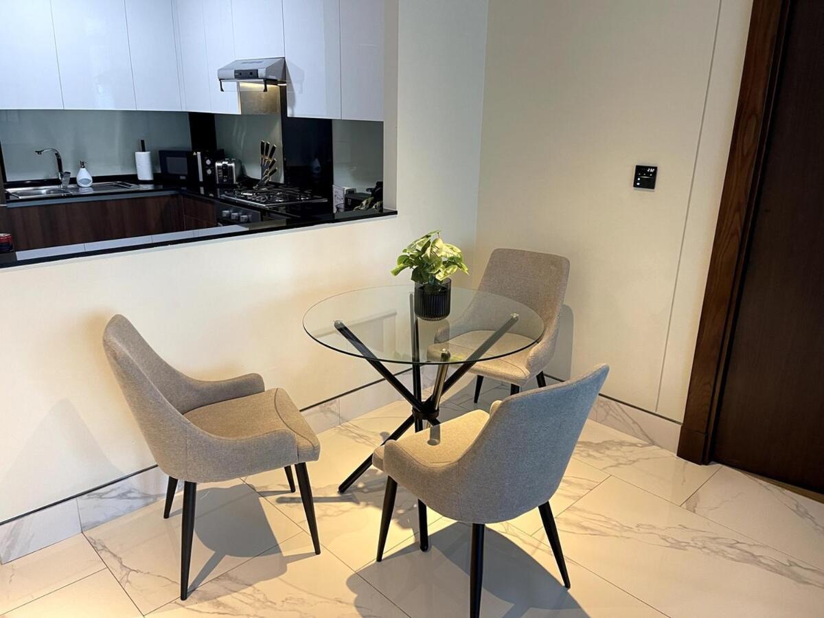Apartment Cosy 10min To Burj Khalifa And Mall- 2 Beds *