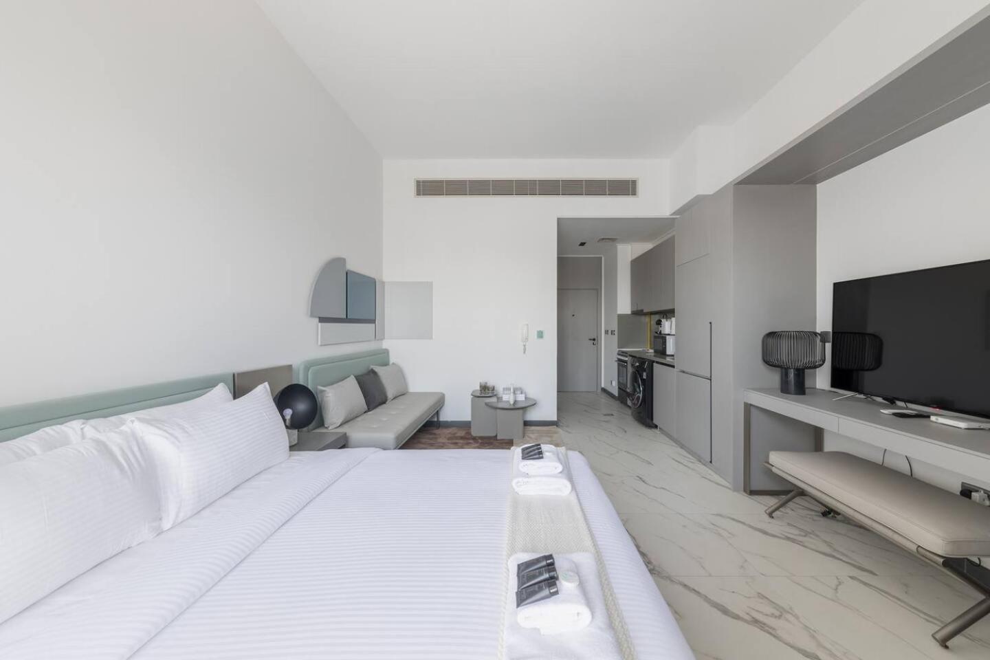 Brand New 15 Mins Drive From Business Bay Apartment