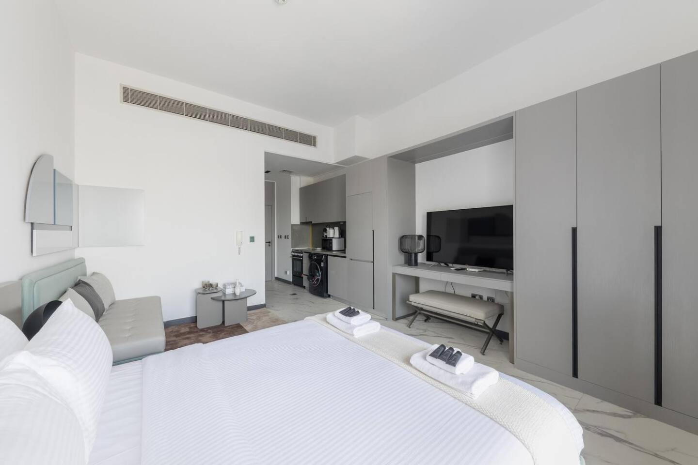Brand New 15 Mins Drive From Business Bay Apartment