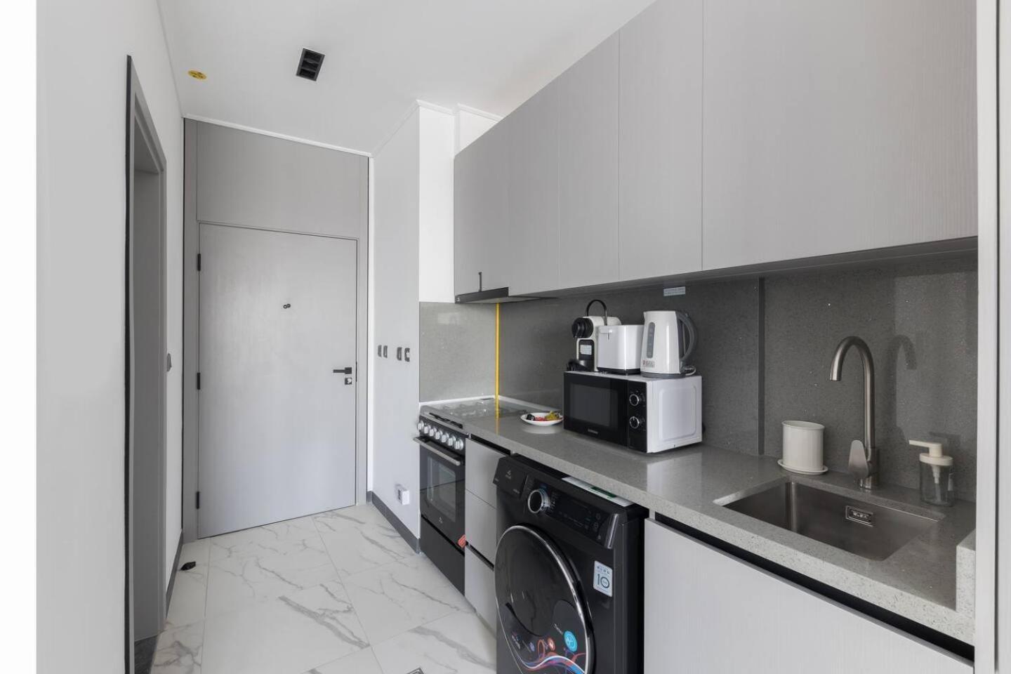 Apartment Brand New 15 Mins Drive From Business Bay