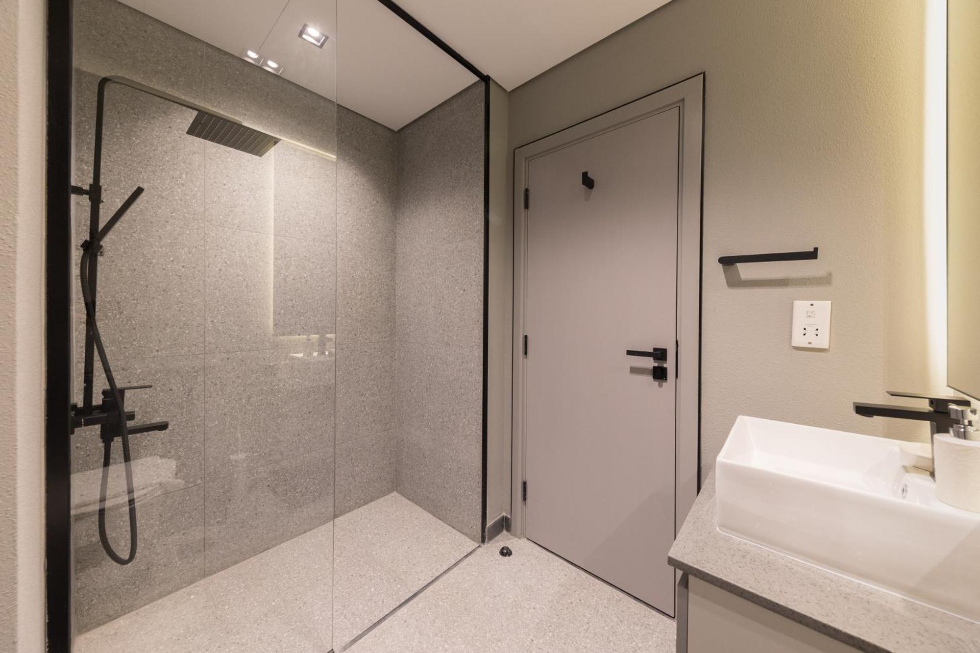 Brand New 15 Mins Drive From Business Bay Apartment Dubai