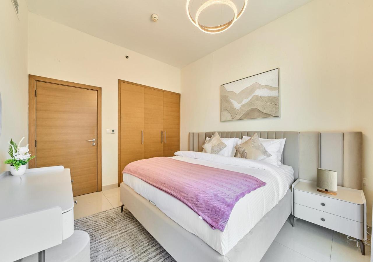 Holiday home Golden Homes Luxe Living Claren Tower 1br Study Near Mall Downtown *