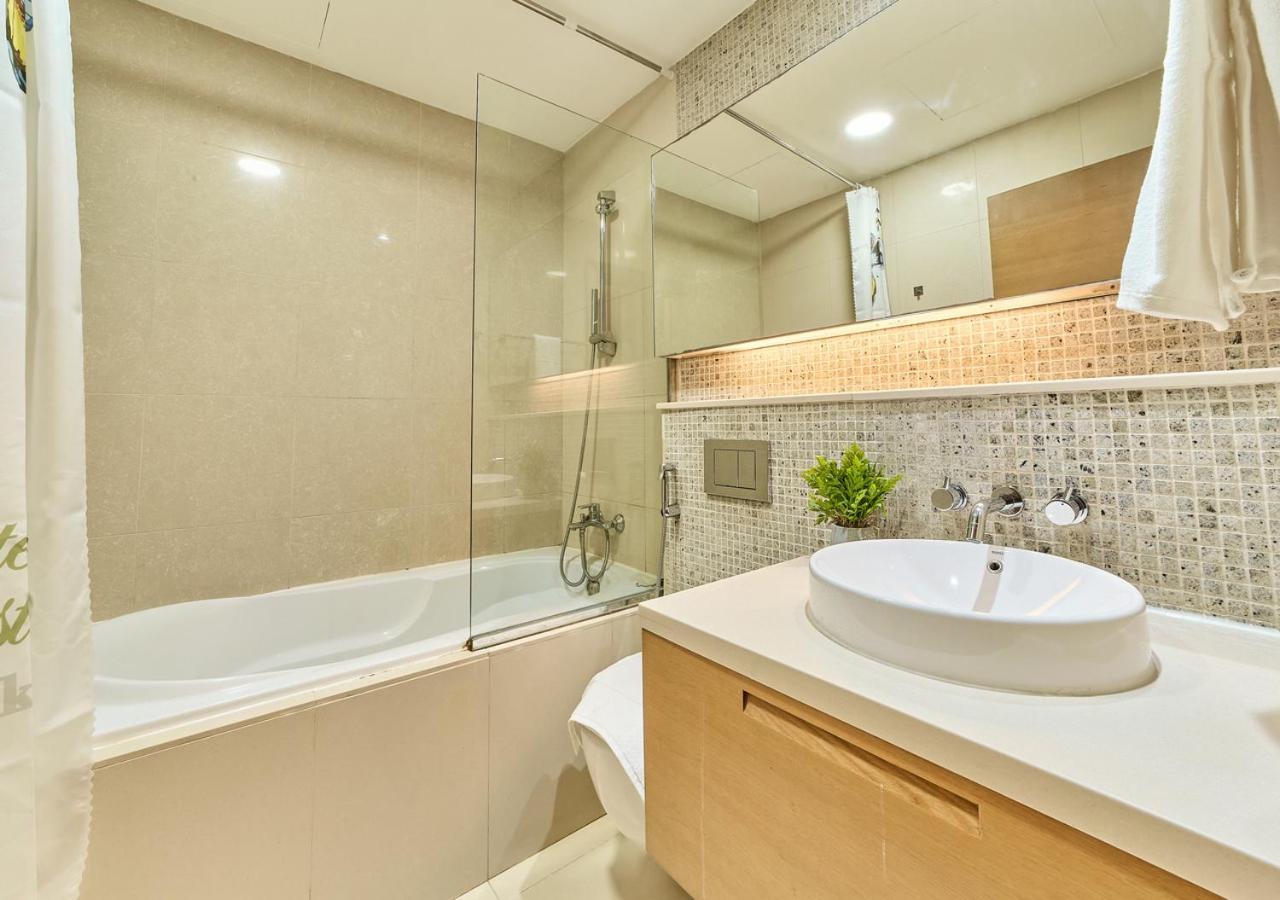 Golden Homes Luxe Living Claren Tower 1br Study Near Mall Downtown Holiday home Dubai