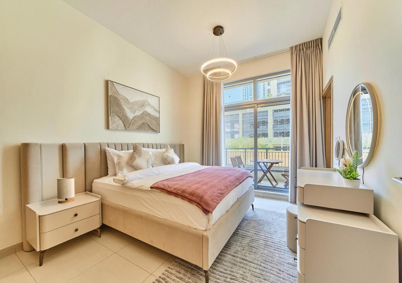 Golden Homes Luxe Living Claren Tower 1br Study Near Mall Downtown Holiday home