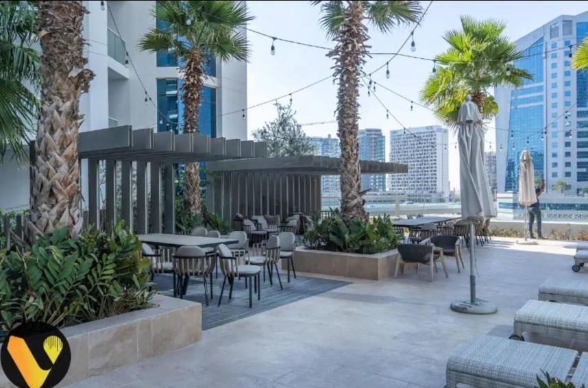 Vogue Damac Maison Prive - Stunning 17th Floor Balcony & Pool With Canal Views Prime Business Bay Location, Near Downtown & Burj Khalifa Dubai