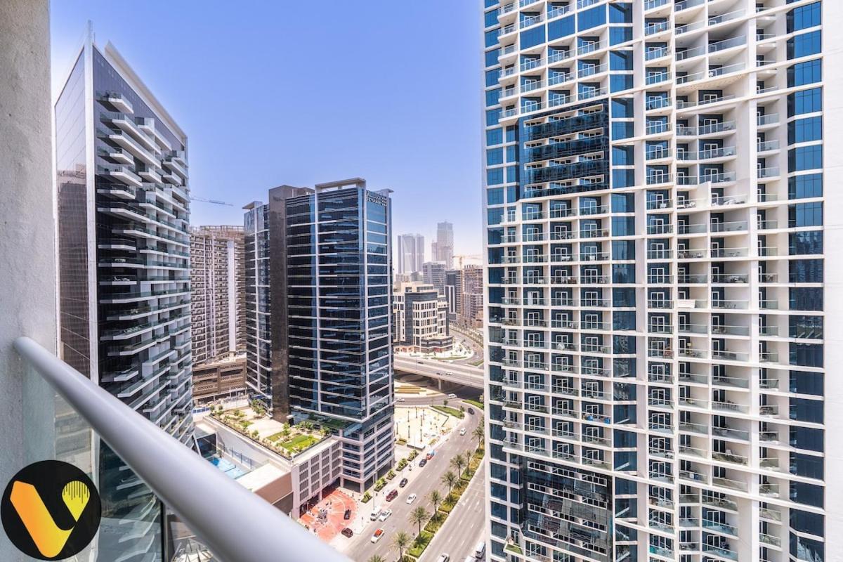 Vogue Damac Maison Prive - Stunning 17th Floor Balcony & Pool With Canal Views Prime Business Bay Location, Near Downtown & Burj Khalifa