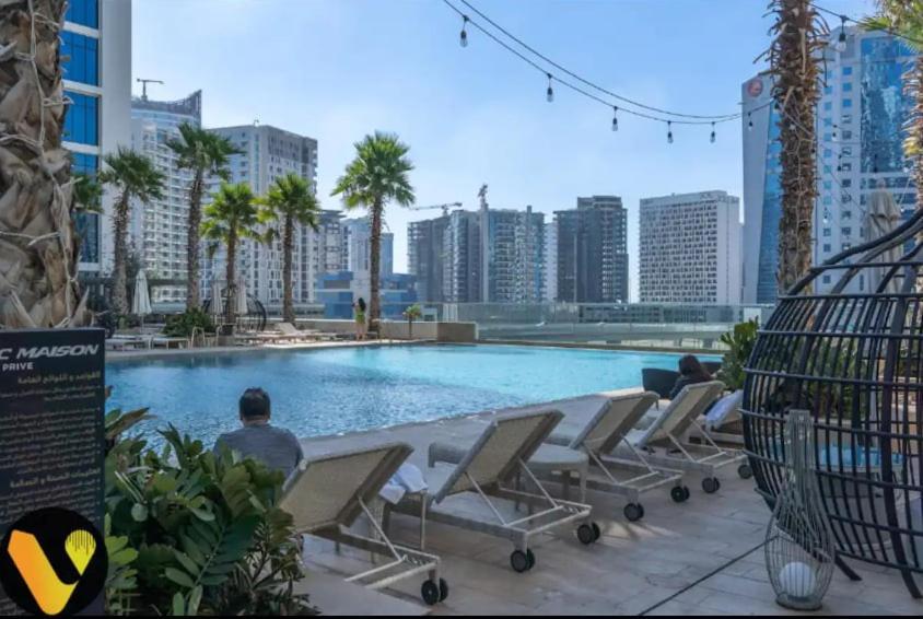 Apartment Vogue Damac Maison Prive - Stunning 17th Floor Balcony & Pool With Canal Views Prime Business Bay Location, Near Downtown & Burj Khalifa *