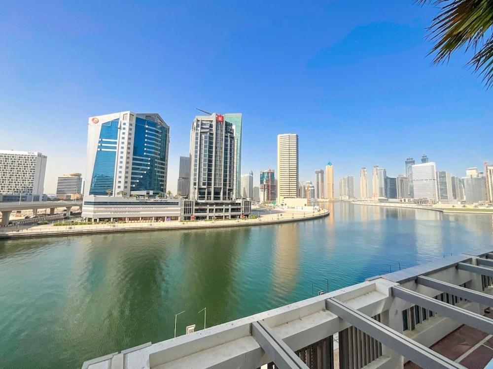 Vogue Damac Maison Prive - Stunning 17th Floor Balcony & Pool With Canal Views Prime Business Bay Location, Near Downtown & Burj Khalifa Dubai