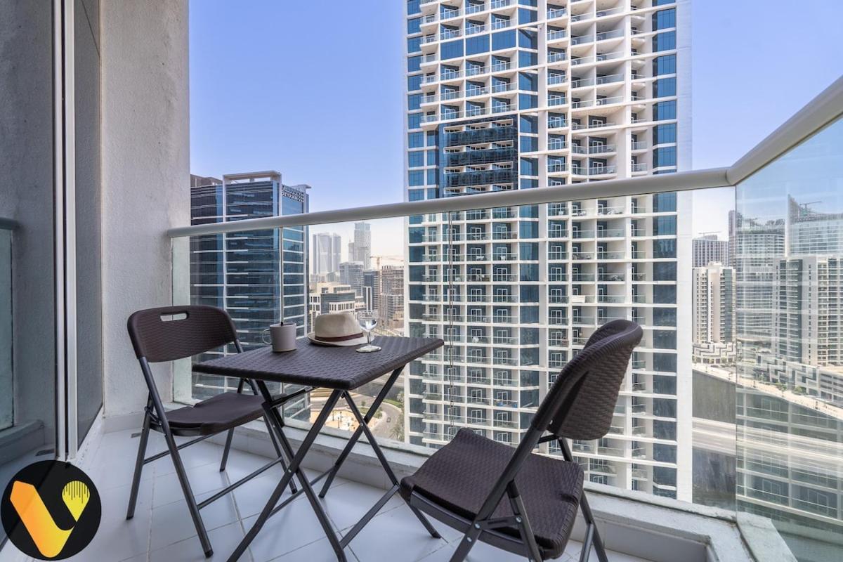 Apartment Vogue Damac Maison Prive - Stunning 17th Floor Balcony & Pool With Canal Views Prime Business Bay Location, Near Downtown & Burj Khalifa