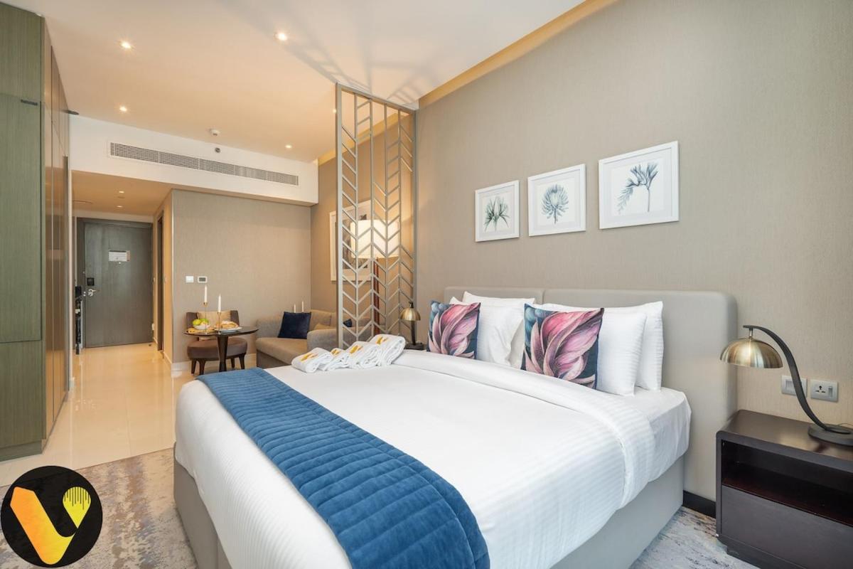 Vogue Damac Maison Prive - Stunning 17th Floor Balcony & Pool With Canal Views Prime Business Bay Location, Near Downtown & Burj Khalifa *