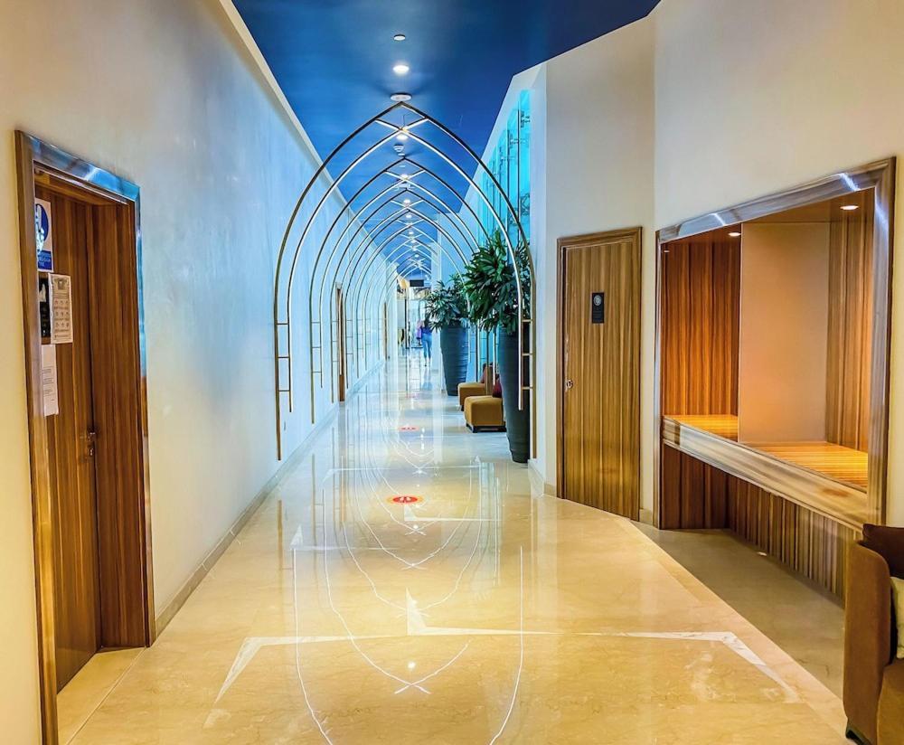 Apartment Vogue Damac Maison Prive - Stunning 17th Floor Balcony & Pool With Canal Views Prime Business Bay Location, Near Downtown & Burj Khalifa
