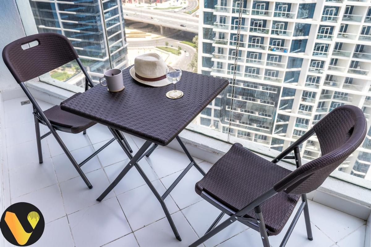 Vogue Damac Maison Prive - Stunning 17th Floor Balcony & Pool With Canal Views Prime Business Bay Location, Near Downtown & Burj Khalifa Dubai