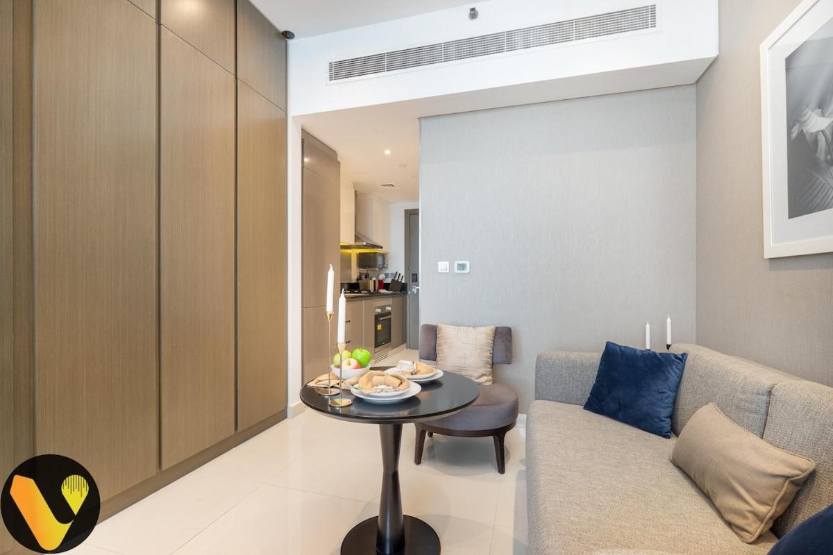Apartment Vogue Damac Maison Prive - Stunning 17th Floor Balcony & Pool With Canal Views Prime Business Bay Location, Near Downtown & Burj Khalifa *