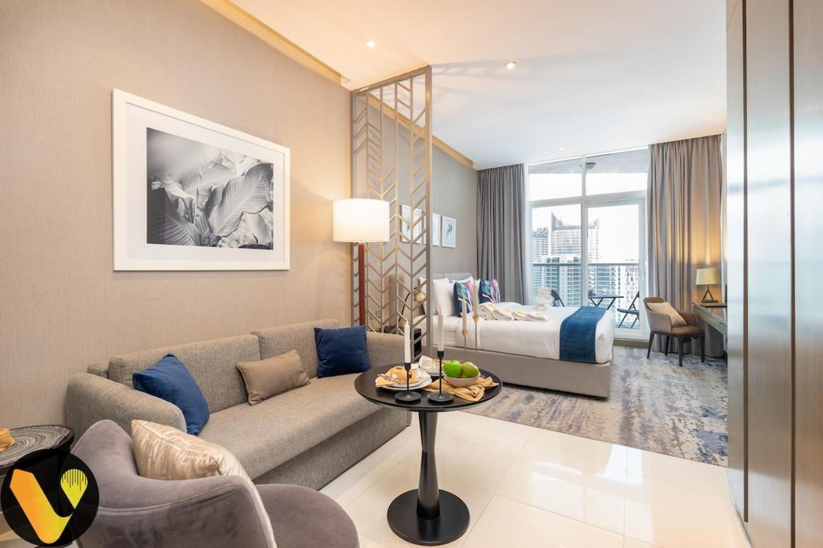 Apartment Vogue Damac Maison Prive - Stunning 17th Floor Balcony & Pool With Canal Views Prime Business Bay Location, Near Downtown & Burj Khalifa