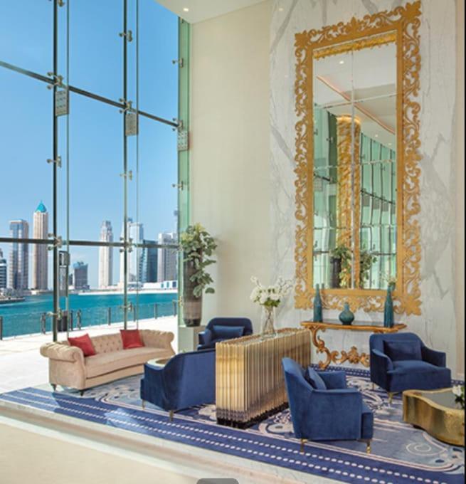 Vogue Damac Maison Prive - Stunning 17th Floor Balcony & Pool With Canal Views Prime Business Bay Location, Near Downtown & Burj Khalifa Dubai