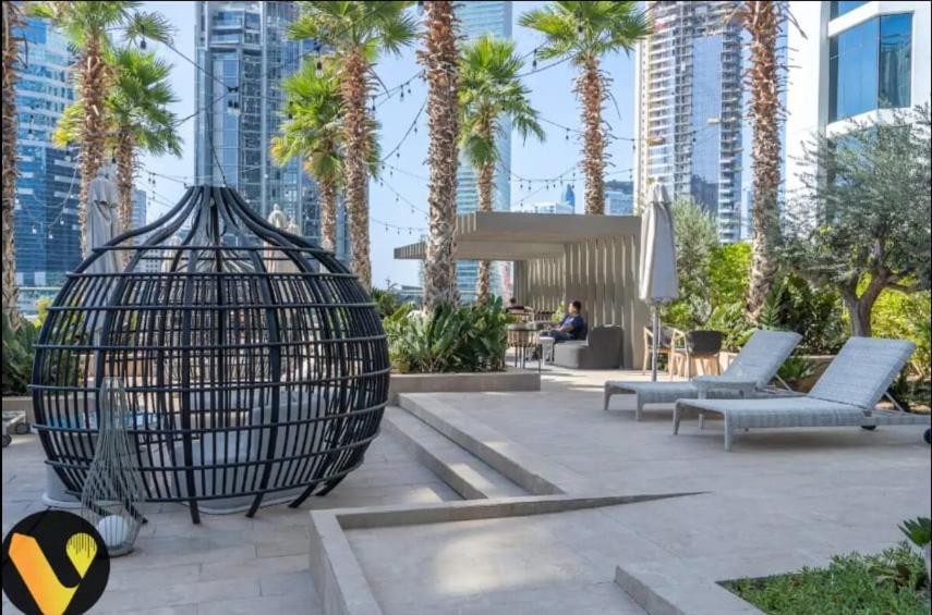 Apartment Vogue Damac Maison Prive - Stunning 17th Floor Balcony & Pool With Canal Views Prime Business Bay Location, Near Downtown & Burj Khalifa