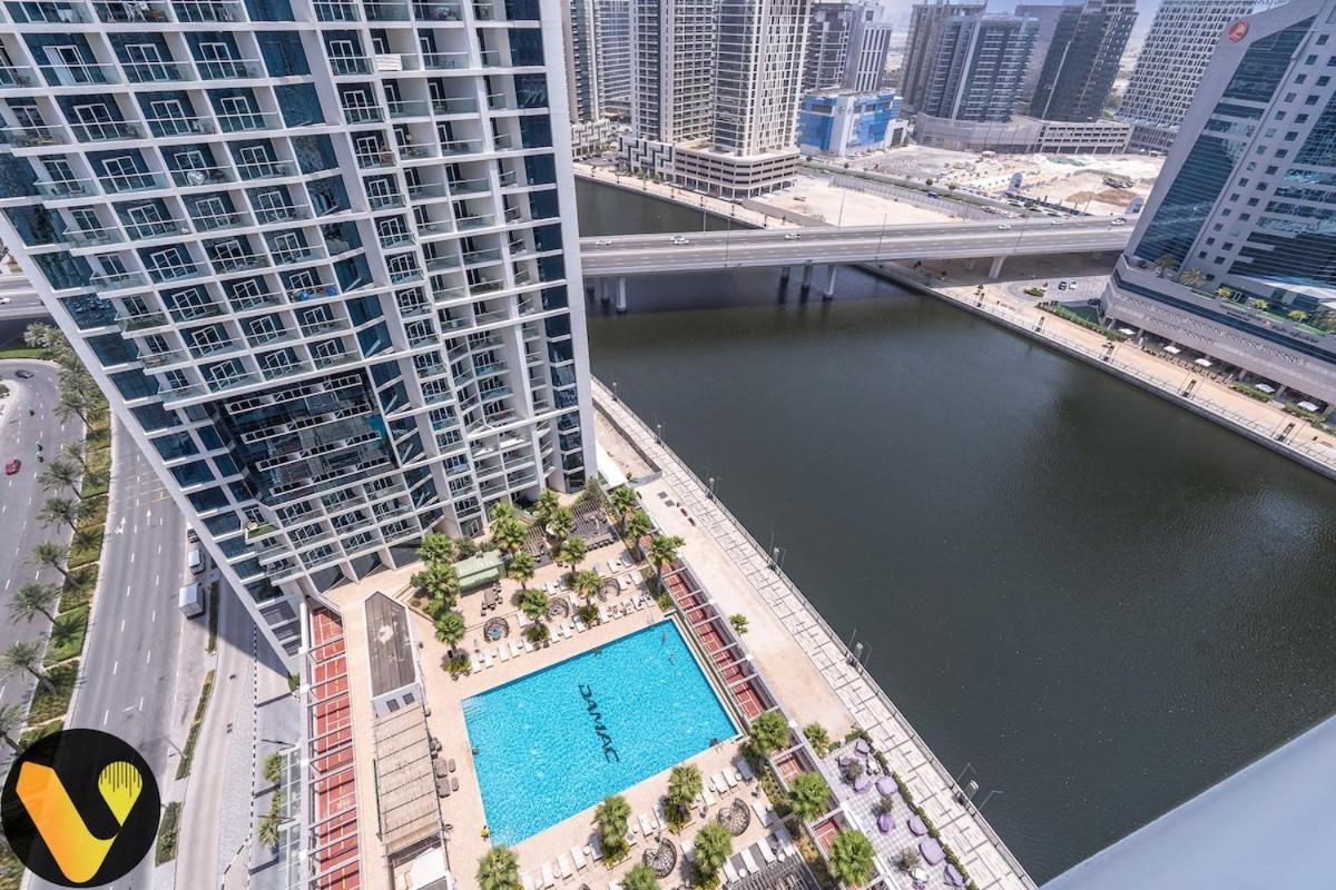 Vogue Damac Maison Prive - Stunning 17th Floor Balcony & Pool With Canal Views Prime Business Bay Location, Near Downtown & Burj Khalifa * Dubai