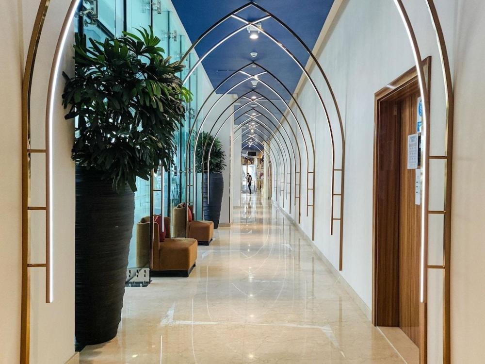 Vogue Damac Maison Prive - Stunning 17th Floor Balcony & Pool With Canal Views Prime Business Bay Location, Near Downtown & Burj Khalifa Apartment Dubai