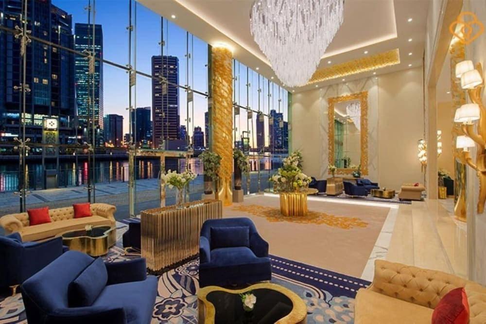 Vogue Damac Maison Prive - Stunning 17th Floor Balcony & Pool With Canal Views Prime Business Bay Location, Near Downtown & Burj Khalifa *