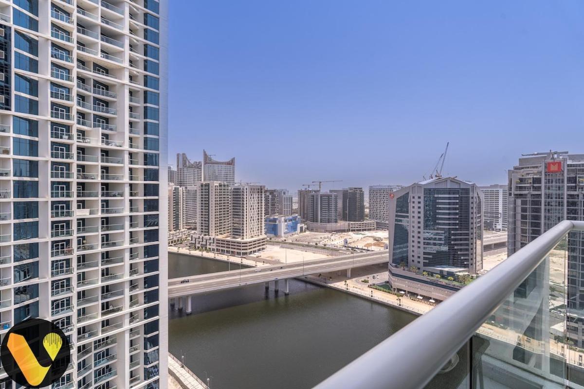 Apartment Vogue Damac Maison Prive - Stunning 17th Floor Balcony & Pool With Canal Views Prime Business Bay Location, Near Downtown & Burj Khalifa Dubai