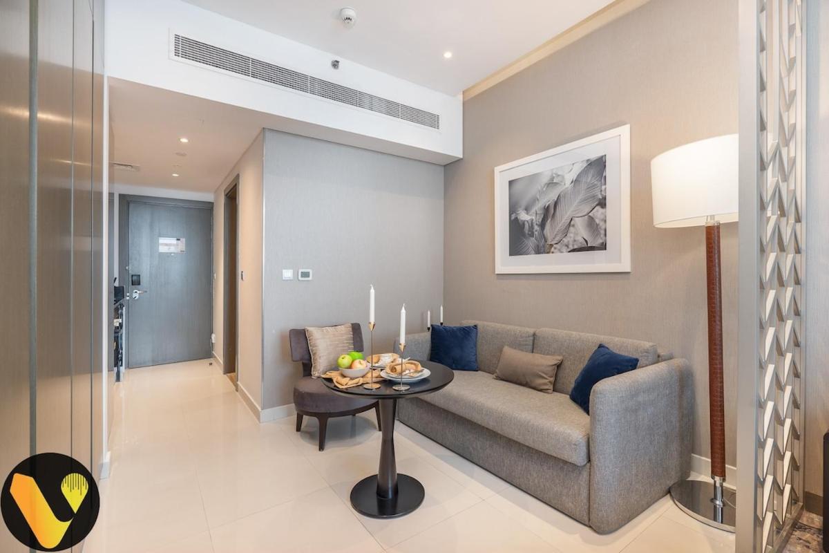 Vogue Damac Maison Prive - Stunning 17th Floor Balcony & Pool With Canal Views Prime Business Bay Location, Near Downtown & Burj Khalifa *