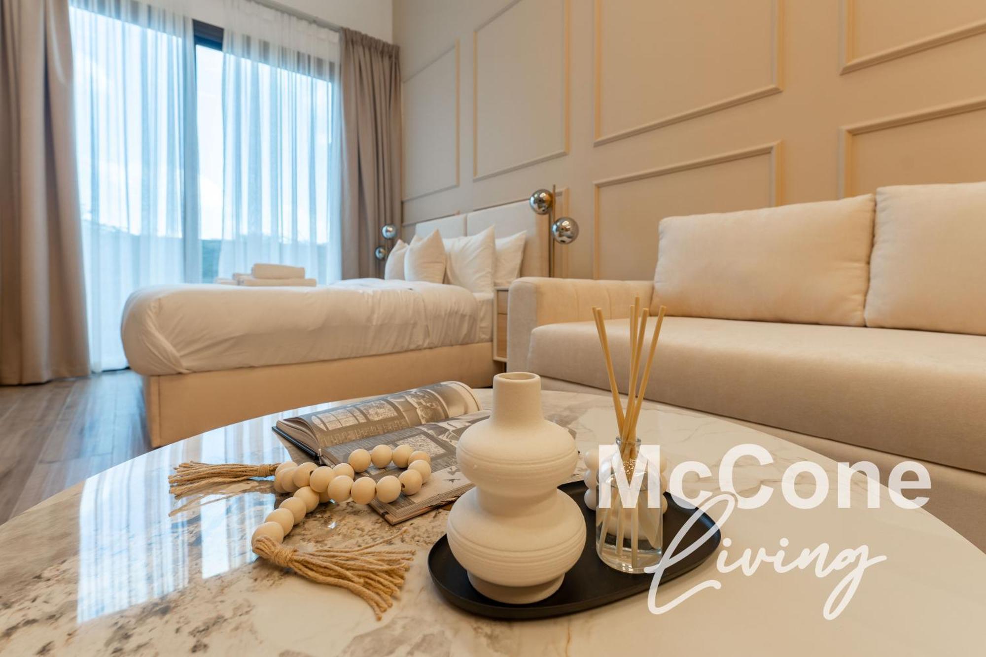 Urban With Pool & Tennis Court Apartment