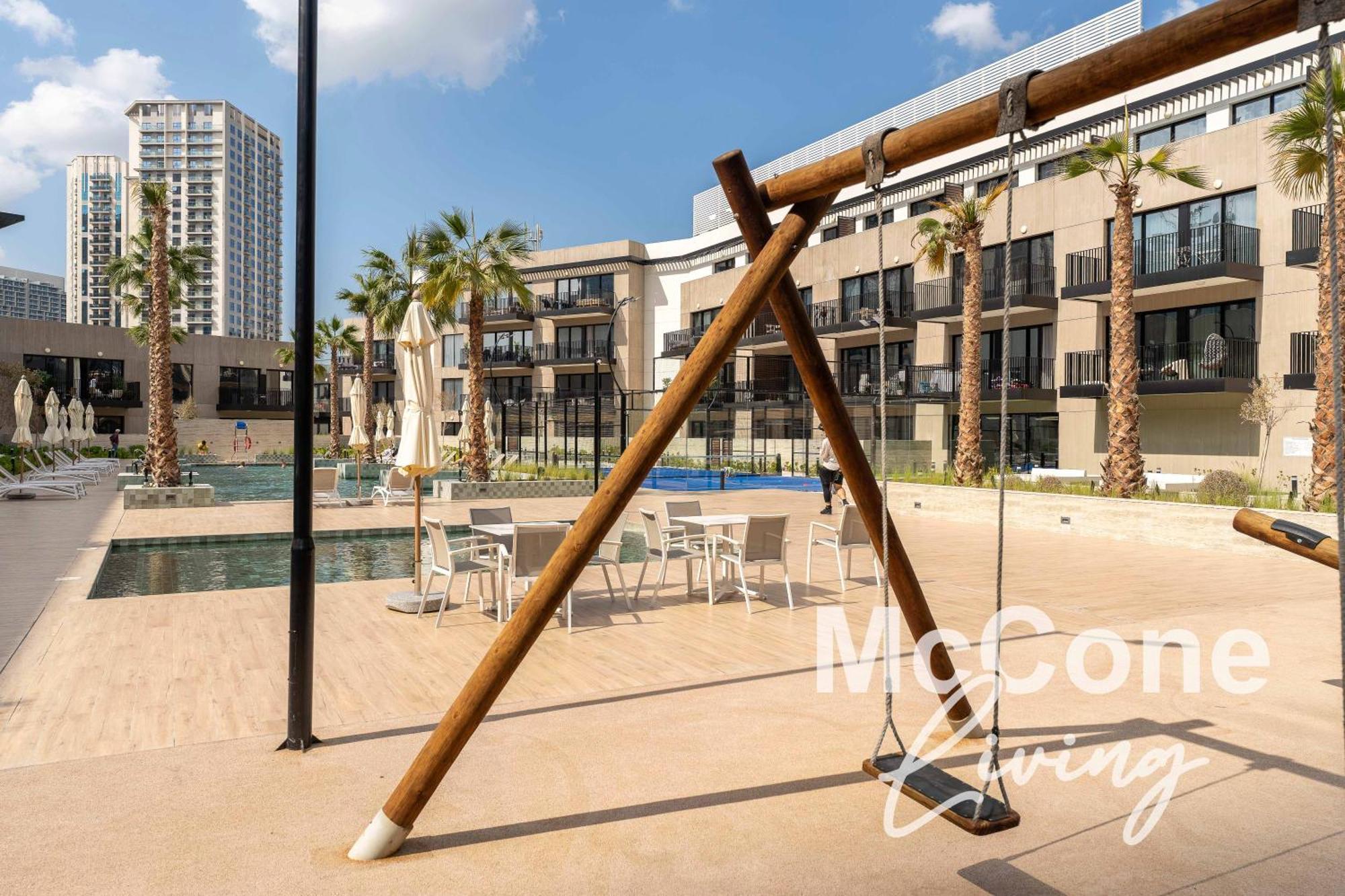 Urban With Pool & Tennis Court Apartment
