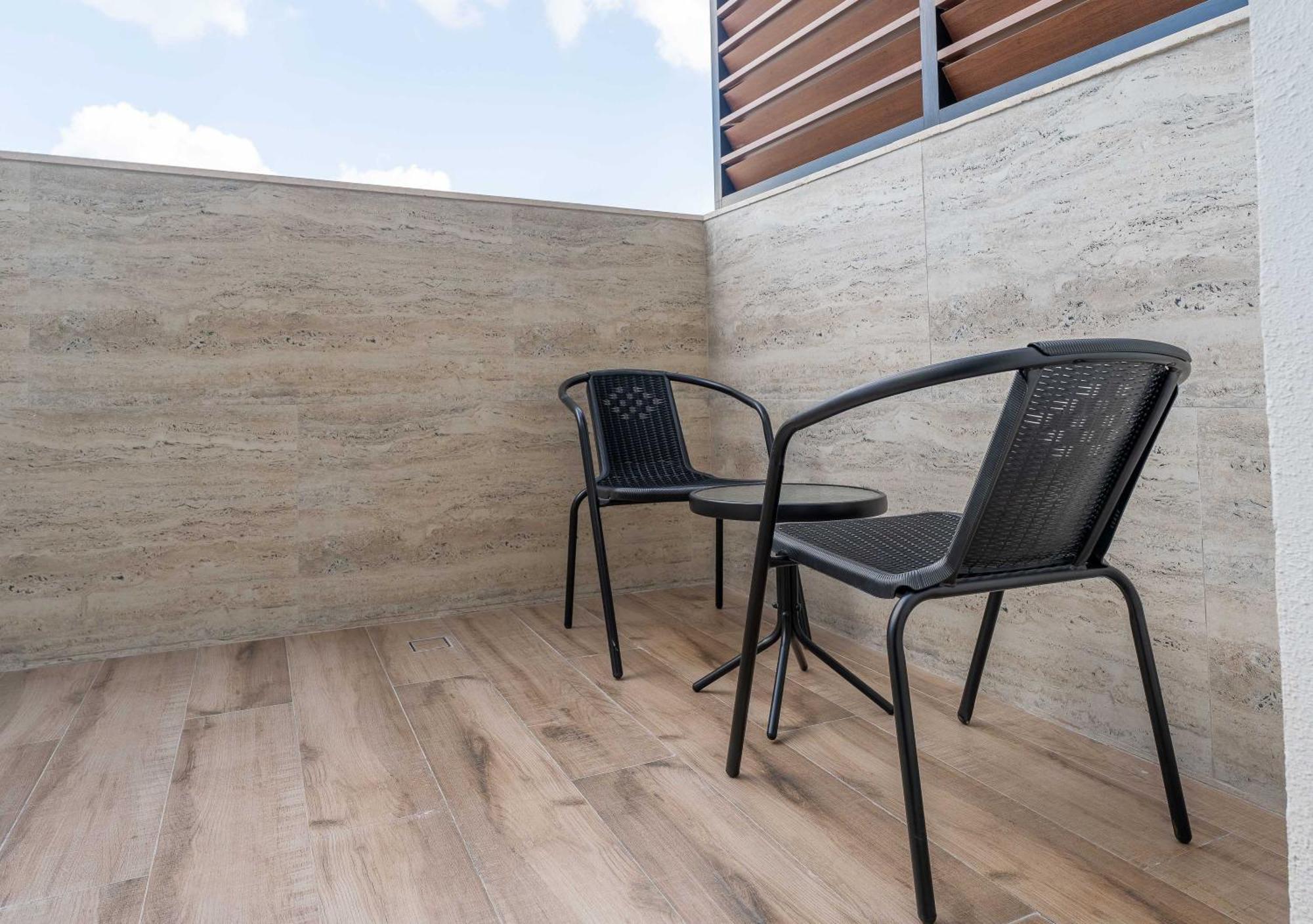 Urban With Pool & Tennis Court Apartment *