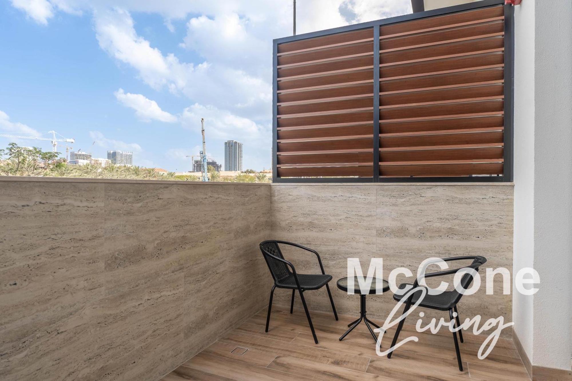 Urban With Pool & Tennis Court Apartment *