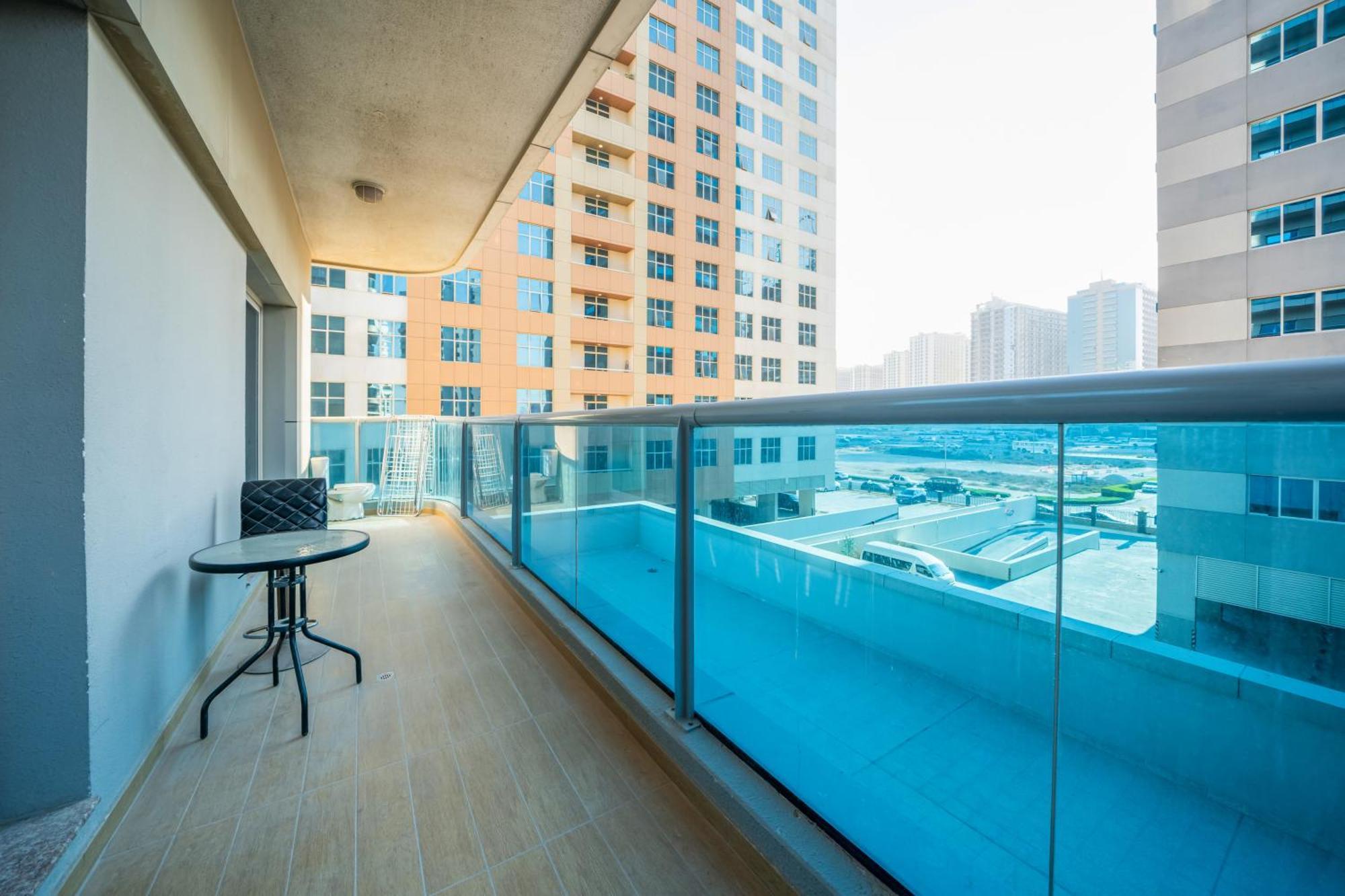 Live Spacious 3br En & Balcony Apartment *