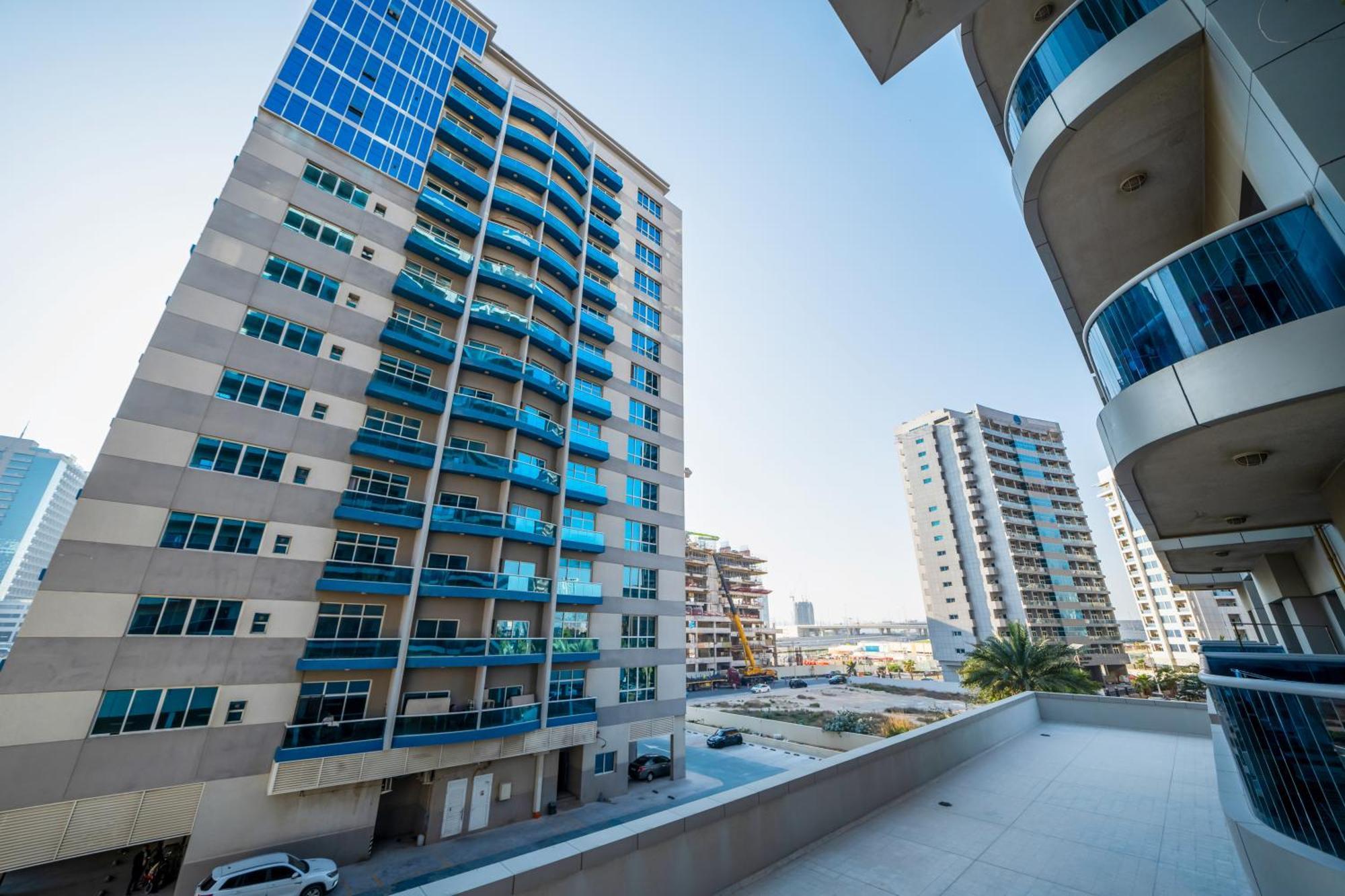 Live Spacious 3br En & Balcony Dubai