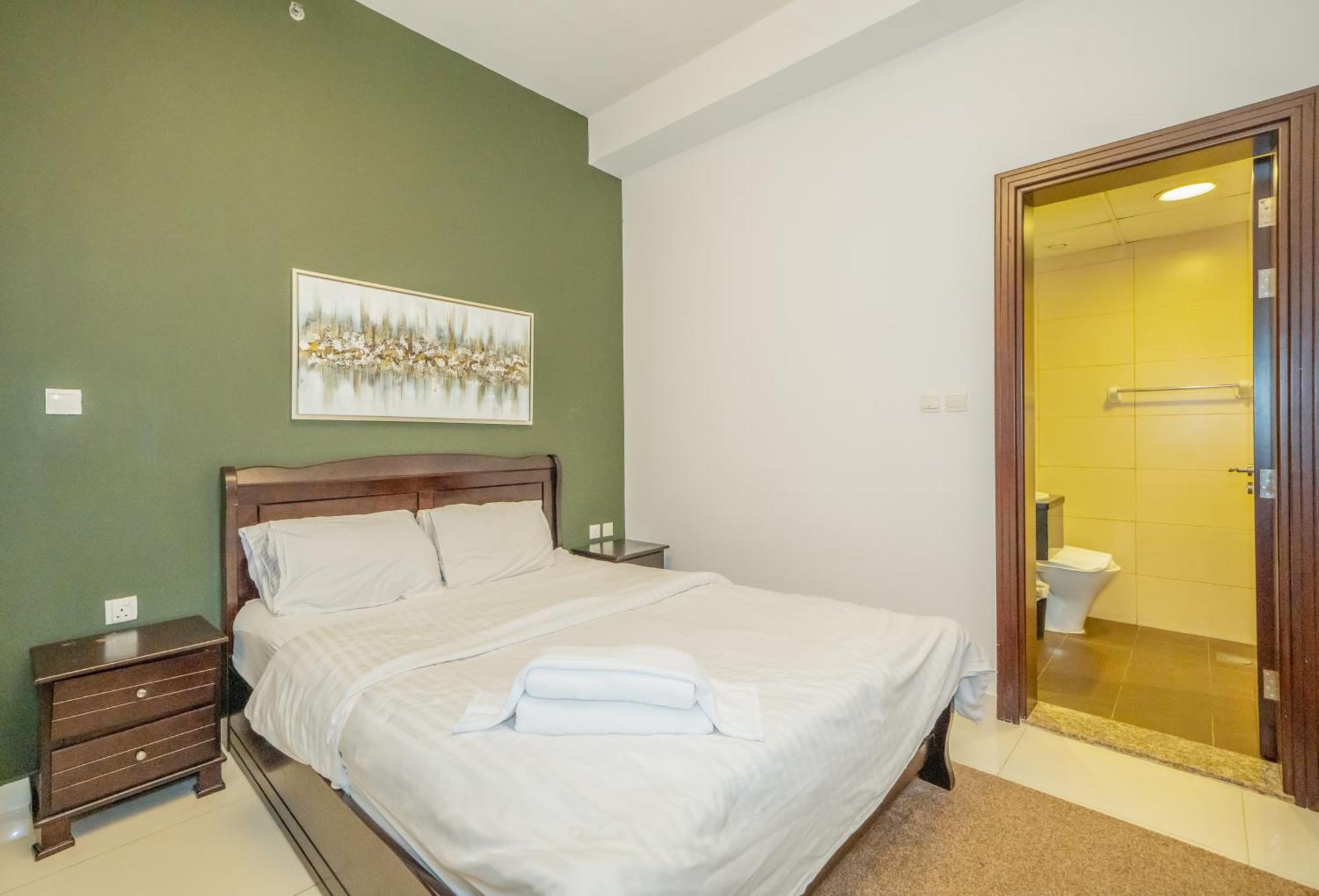 Live Spacious 3br En & Balcony Apartment Dubai