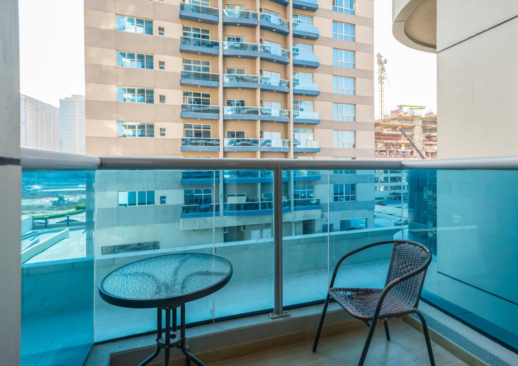 Live Spacious 3br En & Balcony