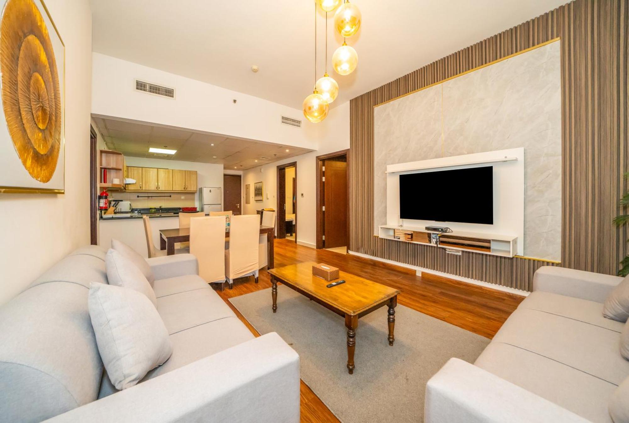 Apartment Live Spacious 3br En & Balcony Dubai