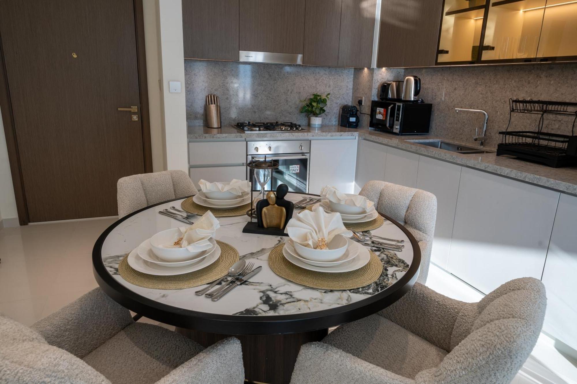 Homes Beyond I Stunning Oceanfront 2 Bedroom Apartment Dubai