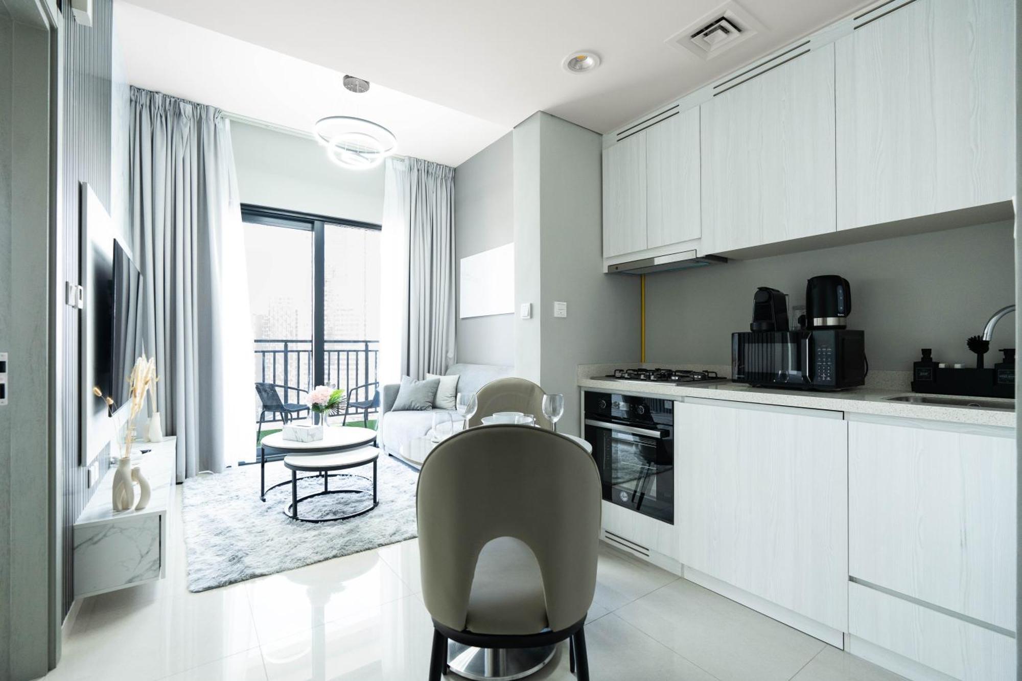 Keyrock Living - 1br Retreat With View & Pool Apartment *