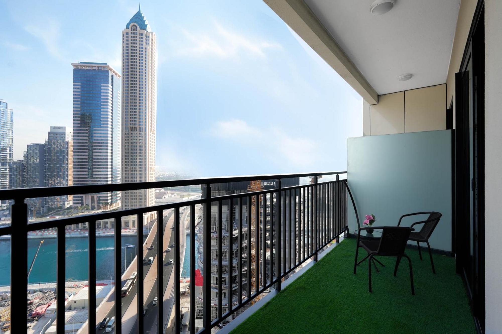 Apartment Keyrock Living - 1br Retreat With View & Pool