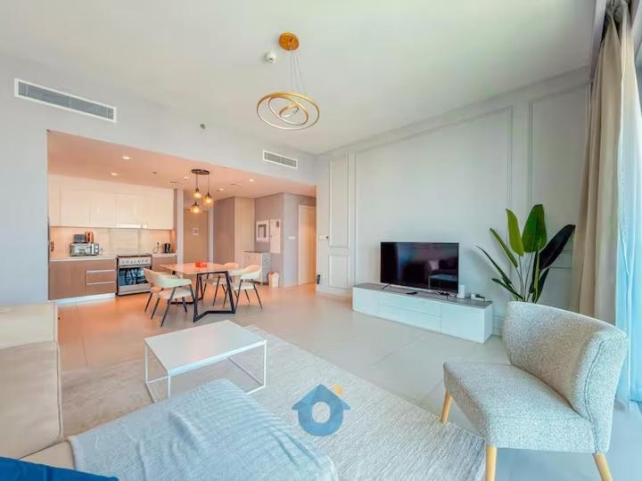 Like - 3904 Impressive 2-bhk With Partial Sea View And Community View Apartment