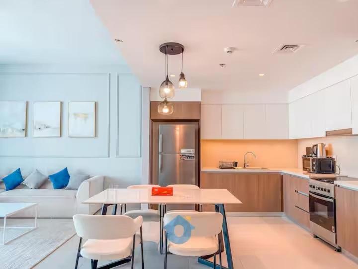 Apartment Like - 3904 Impressive 2-bhk With Partial Sea View And Community View Dubai