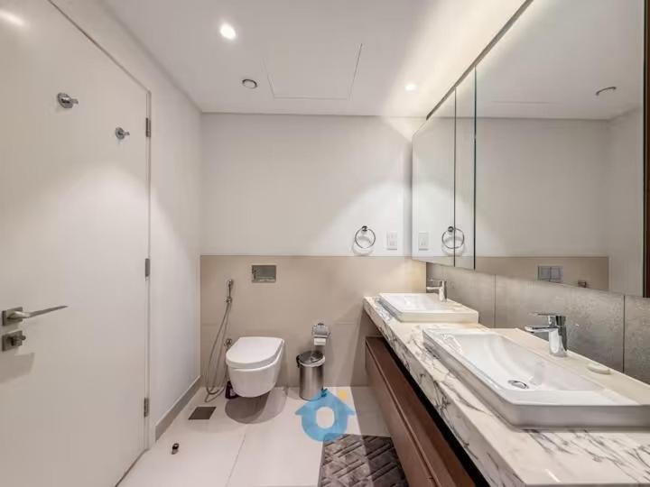 Apartment Like - 3904 Impressive 2-bhk With Partial Sea View And Community View *