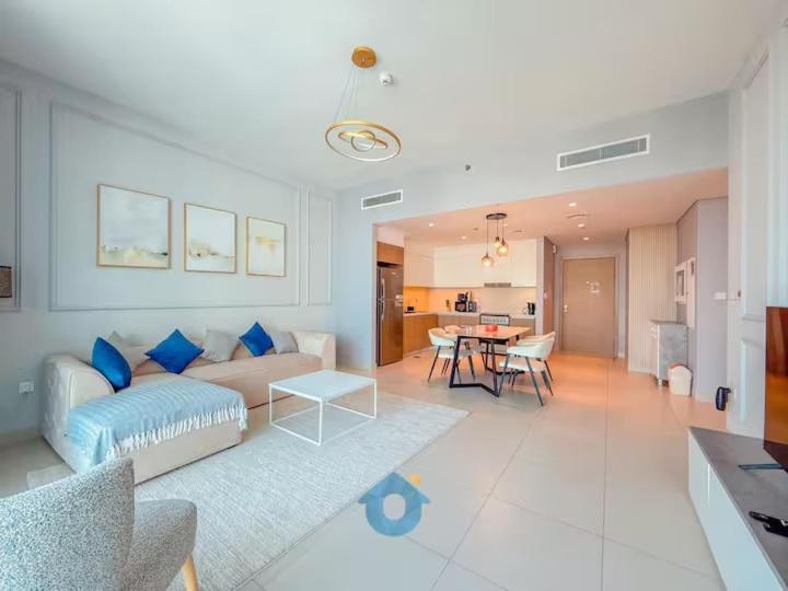 Like - 3904 Impressive 2-bhk With Partial Sea View And Community View Dubai